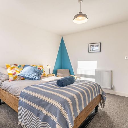 Stylish 5-Bed Home, Each With En-Suite And Own Tv โคเวนทรี ภายนอก รูปภาพ