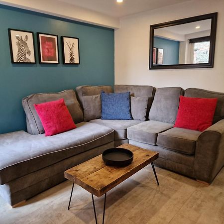 Stylish 5-Bed Home, Each With En-Suite And Own Tv โคเวนทรี ภายนอก รูปภาพ