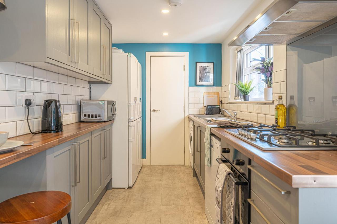 Stylish 5-Bed Home, Each With En-Suite And Own Tv โคเวนทรี ภายนอก รูปภาพ