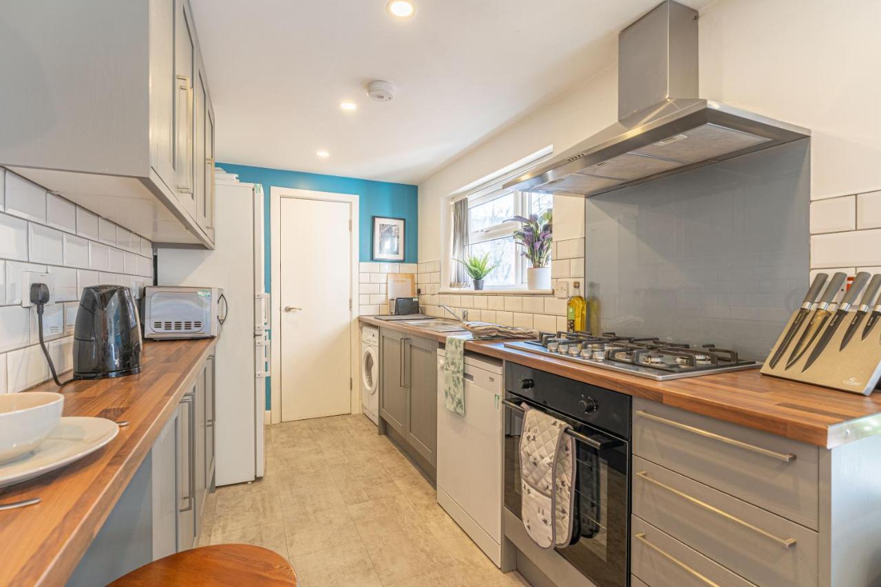 Stylish 5-Bed Home, Each With En-Suite And Own Tv โคเวนทรี ภายนอก รูปภาพ