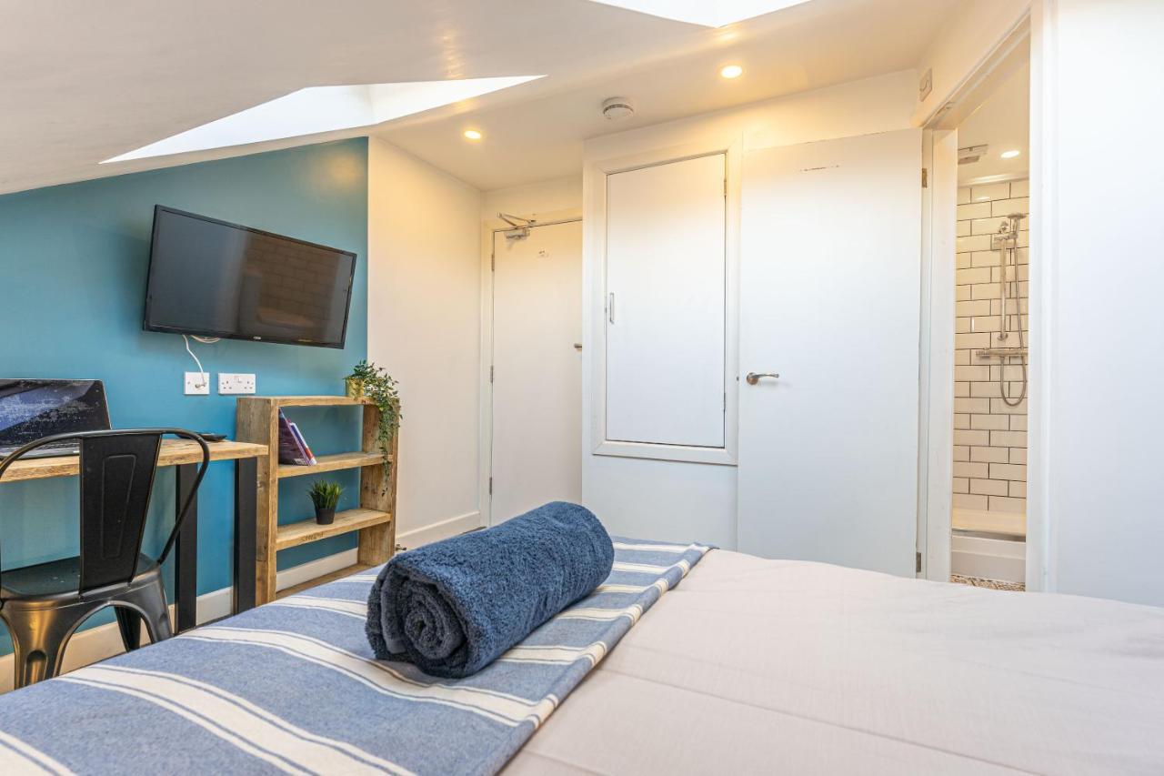 Stylish 5-Bed Home, Each With En-Suite And Own Tv โคเวนทรี ภายนอก รูปภาพ