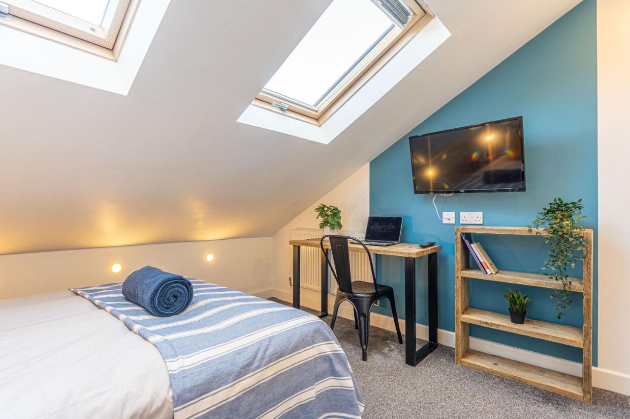 Stylish 5-Bed Home, Each With En-Suite And Own Tv โคเวนทรี ภายนอก รูปภาพ