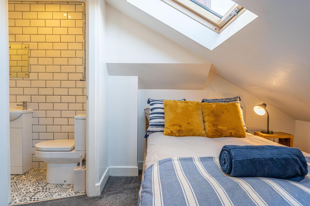 Stylish 5-Bed Home, Each With En-Suite And Own Tv โคเวนทรี ภายนอก รูปภาพ