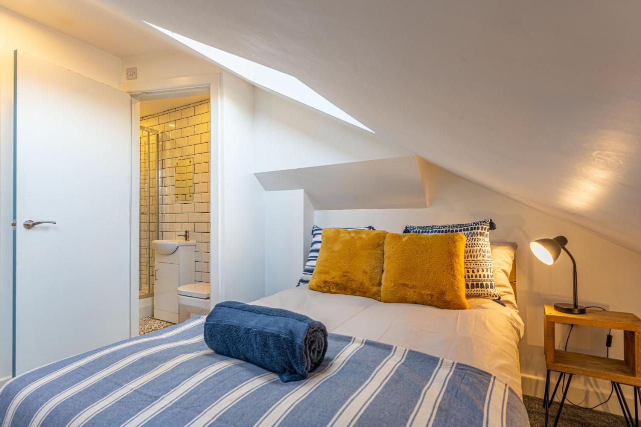 Stylish 5-Bed Home, Each With En-Suite And Own Tv โคเวนทรี ภายนอก รูปภาพ