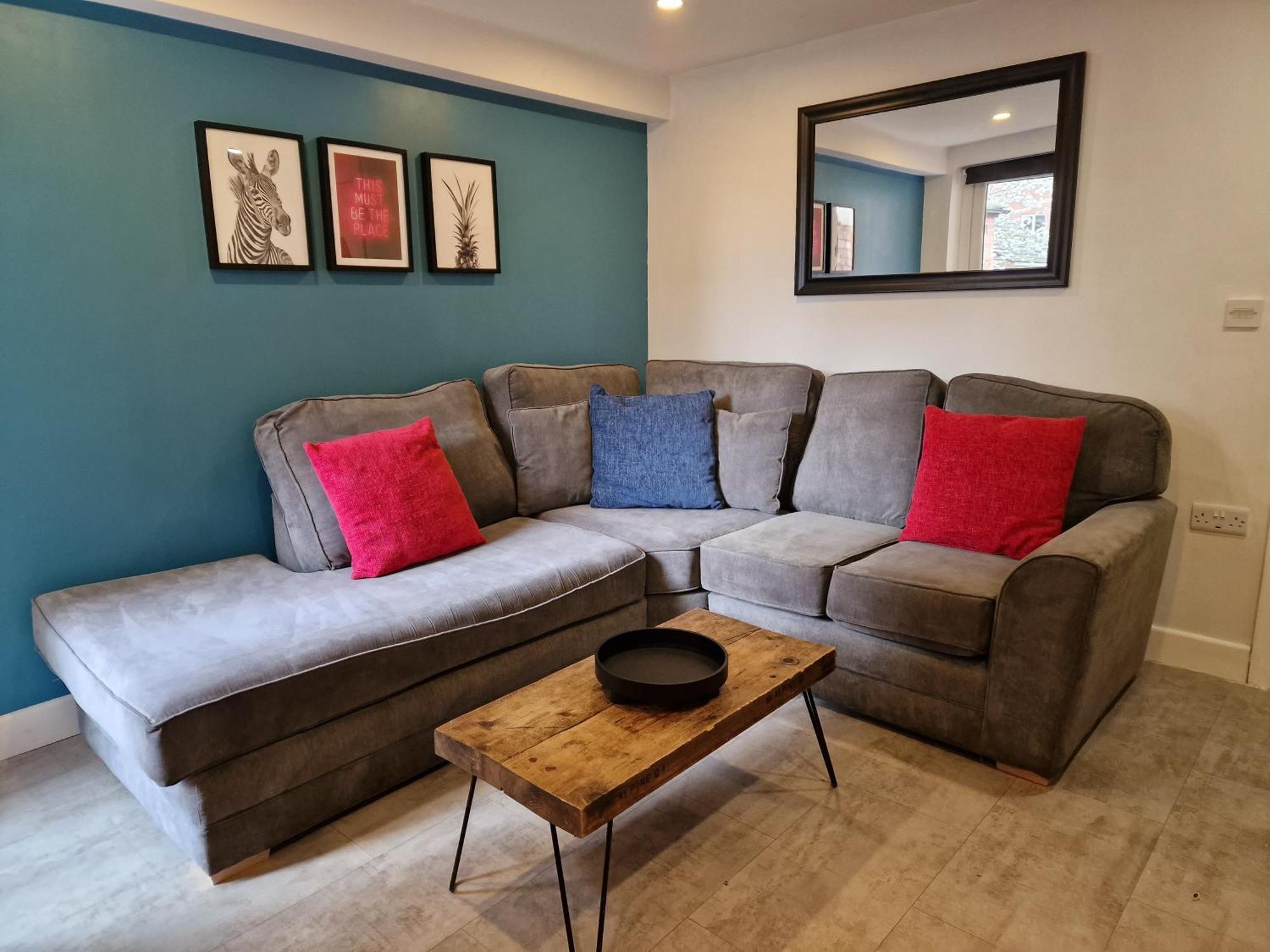 Stylish 5-Bed Home, Each With En-Suite And Own Tv โคเวนทรี ภายนอก รูปภาพ